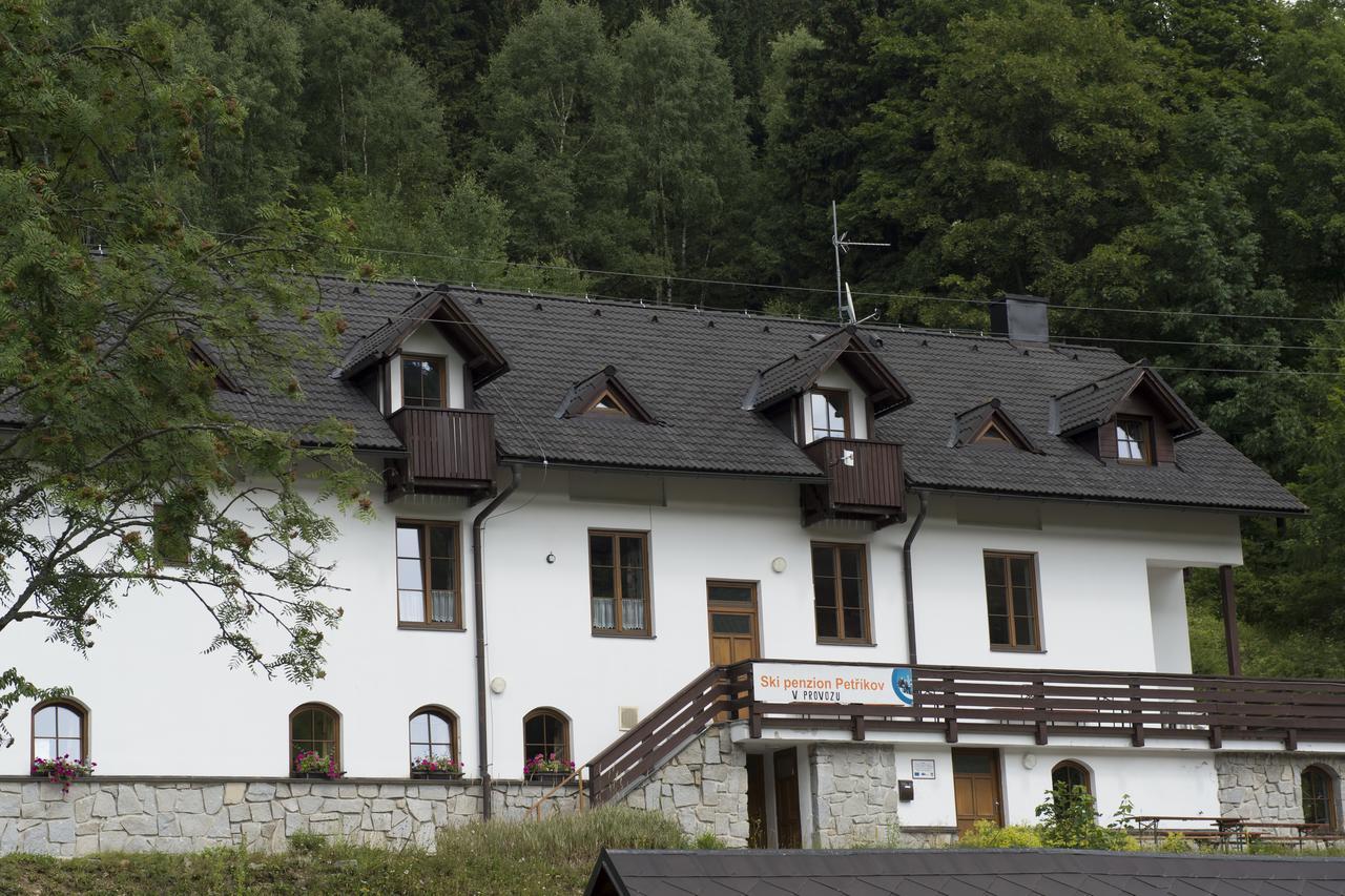 Penzion Skiland Petříkov Hotell Exteriör bild